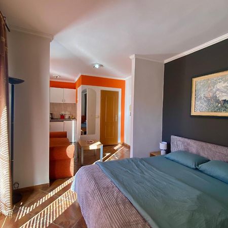 Markovic Aparthotel - Budva Becici Hotel ภายนอก รูปภาพ